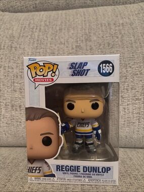 Funko Pop! Movies 1566 Reggie Dunlop (Slap Shot) - Blue & Yellow Hockey Figure